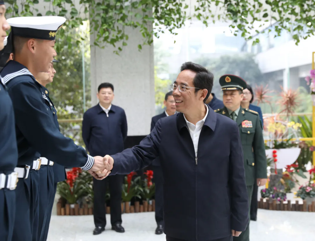 吳舜澤會見海軍麗水艦官兵代表團