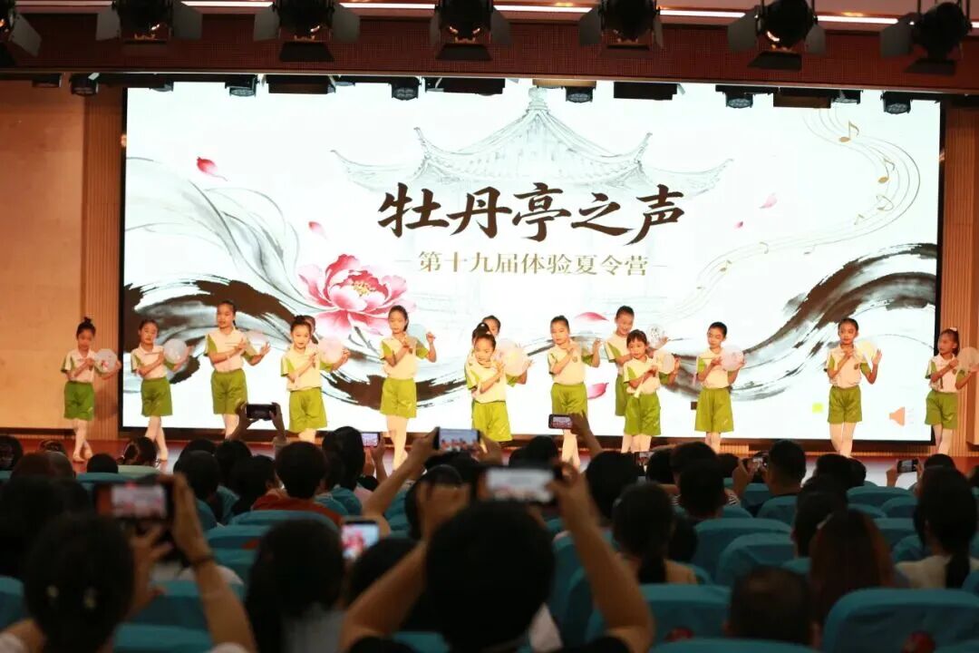 遂昌縣實(shí)驗(yàn)小學(xué)關(guān)工委邀請(qǐng)“五老”助力“牡丹亭之聲”夏令營(yíng)